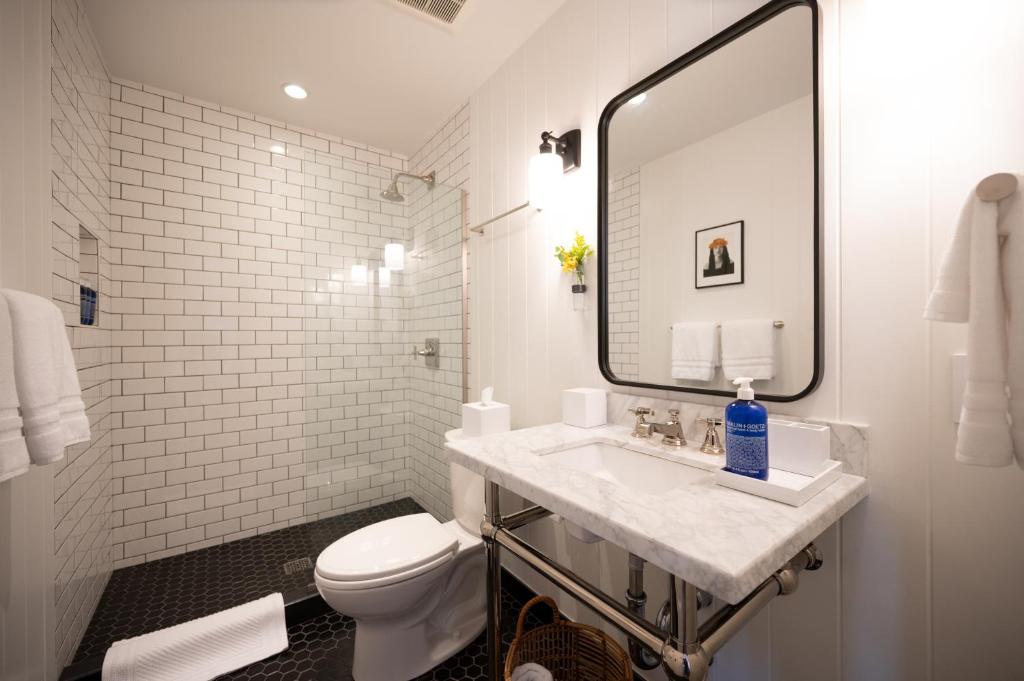 Lahaina Inn Photo 37