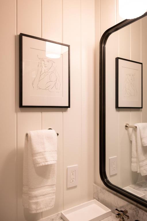 Lahaina Inn Photo 44