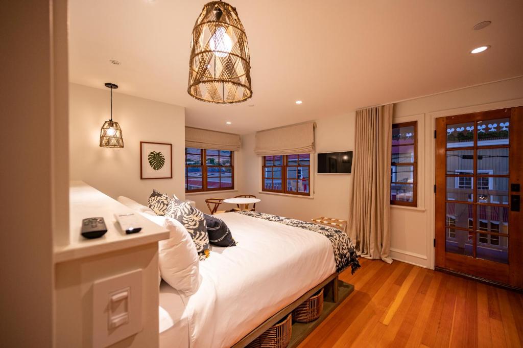 Lahaina Inn Photo 47