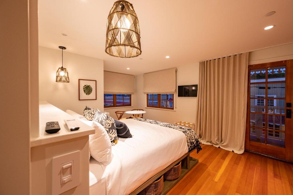 Lahaina Inn Photo 49