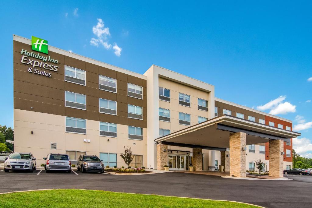 Holiday Inn Express and Suites Asheboro photo
