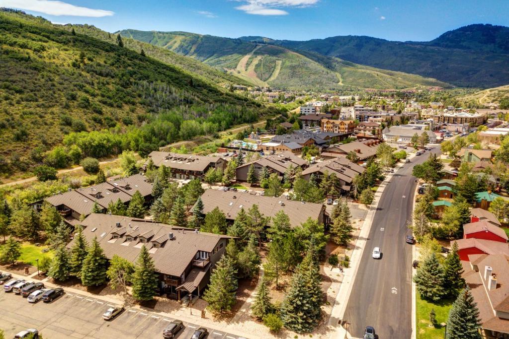 Quaint Prospector Lodge photo