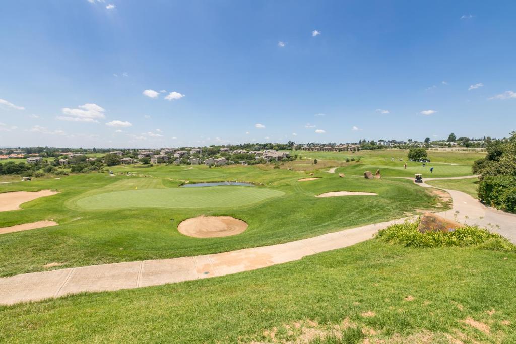 2Bedroom apartment in a secure golf estate.WIFI photo