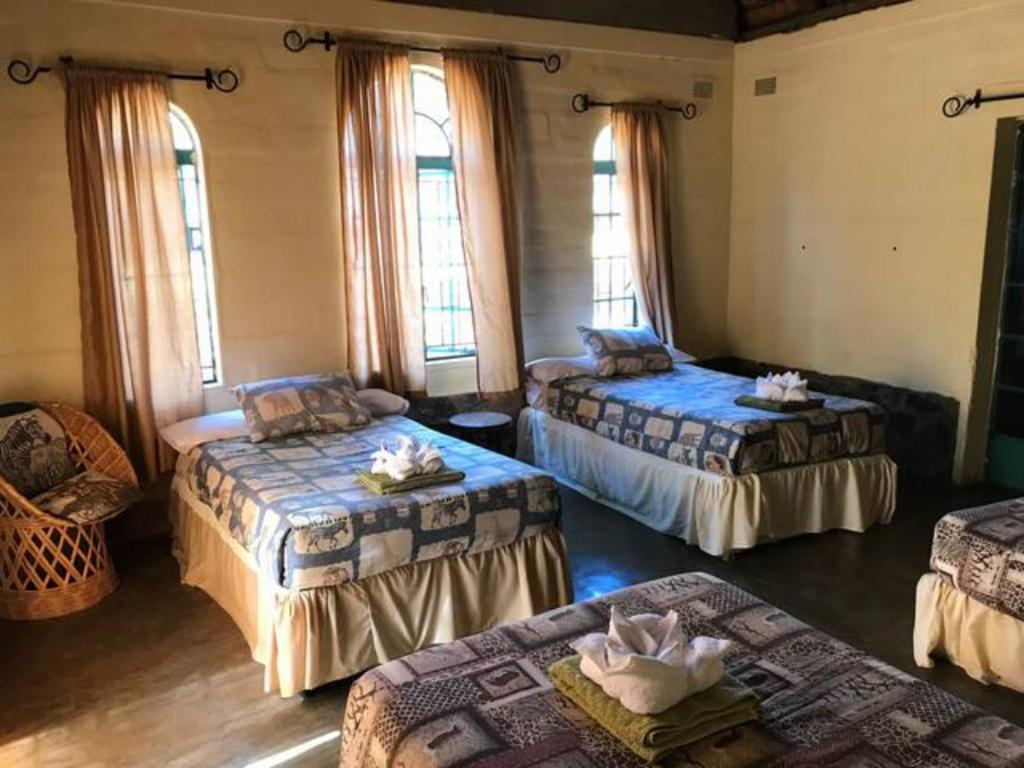 Bungalow 1 on this world renowned Eco site 40 minutes from Vic Falls Fully catered stay - 1978 — Hotel in Victoria Falls