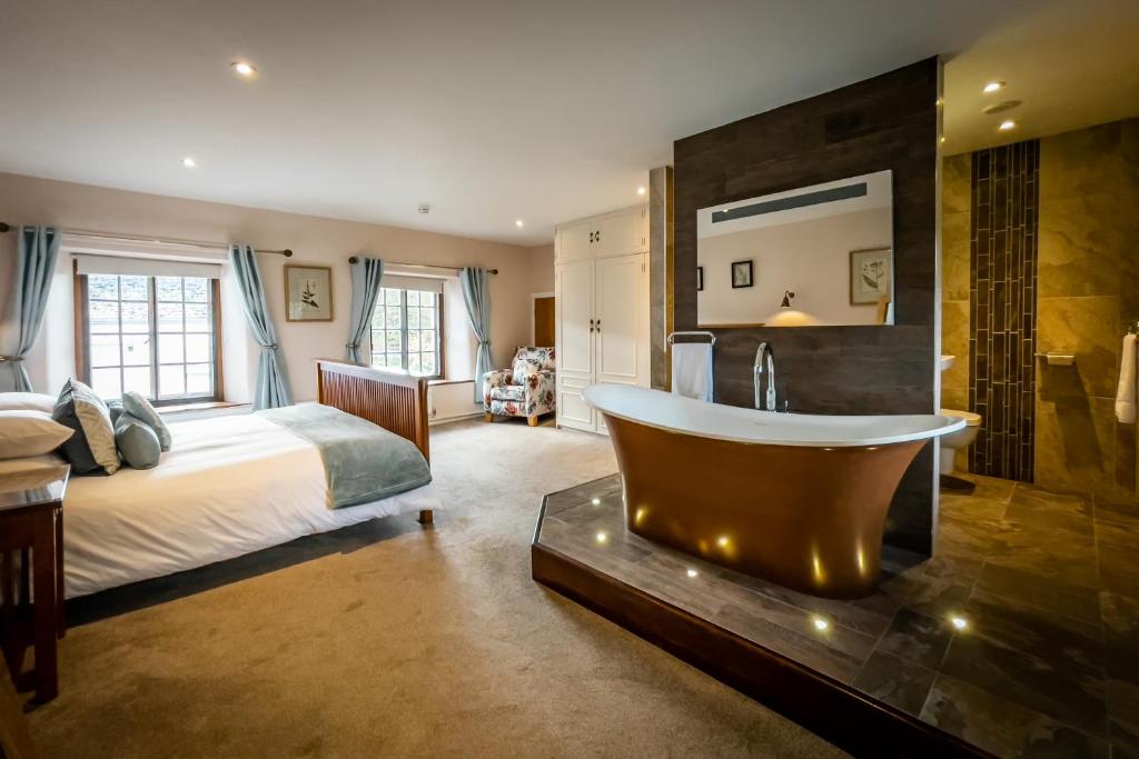 Luxury Villa with Hot Tub Windermere - photo 2
