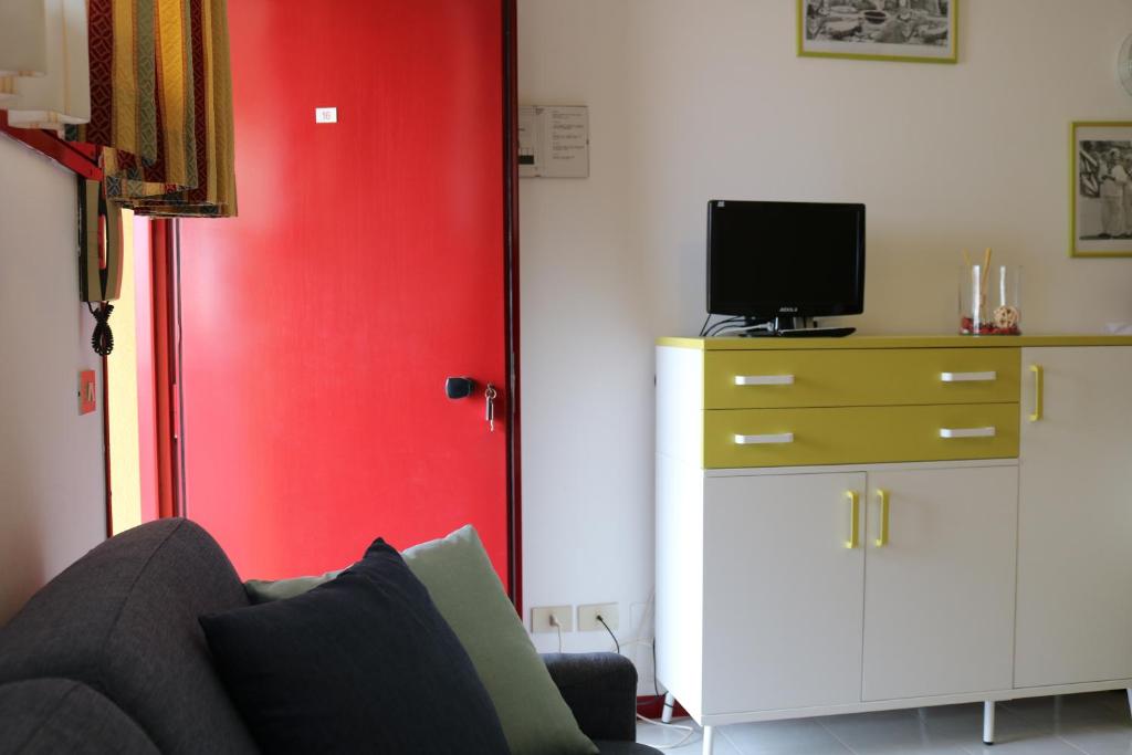 Colorful studio by the beach-Beahost - 2