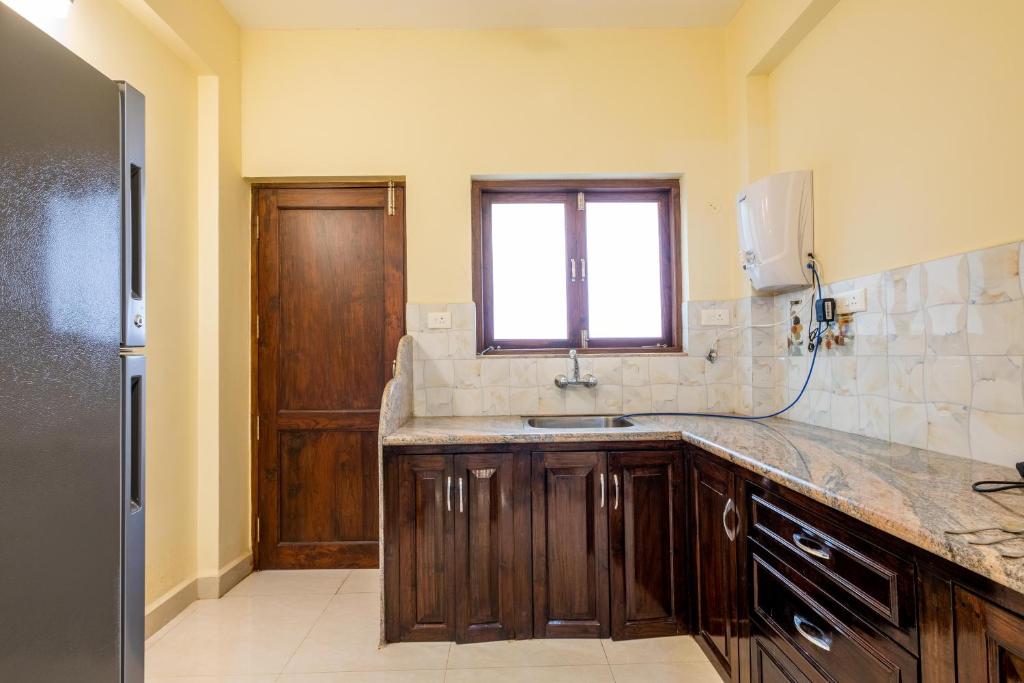 Turquoise 2BHK w pool w WIFI close to the beach by Roamhome photo