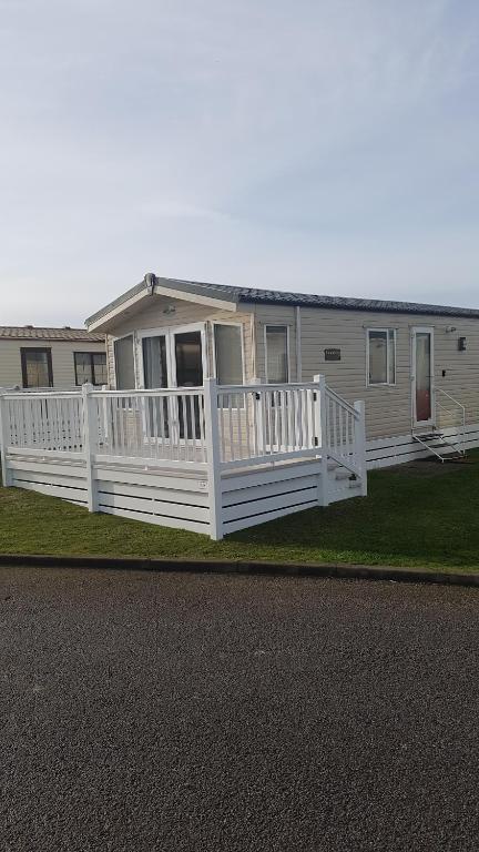 RICK'S RETREAT static caravan near the beach with free wifi, Lossiemouth