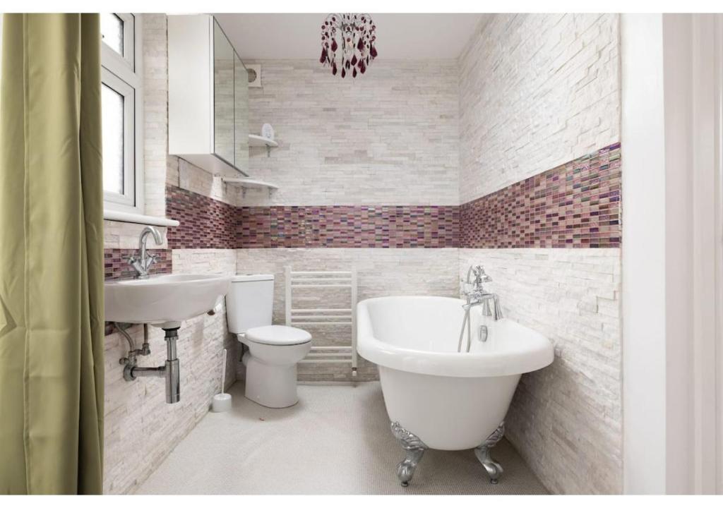Luxury En-suite with Private Balcony photo