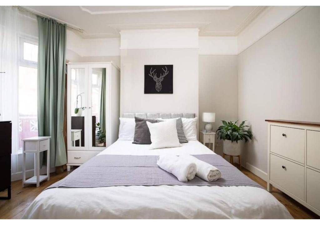Beautiful Private Room in North London — Hotel in London