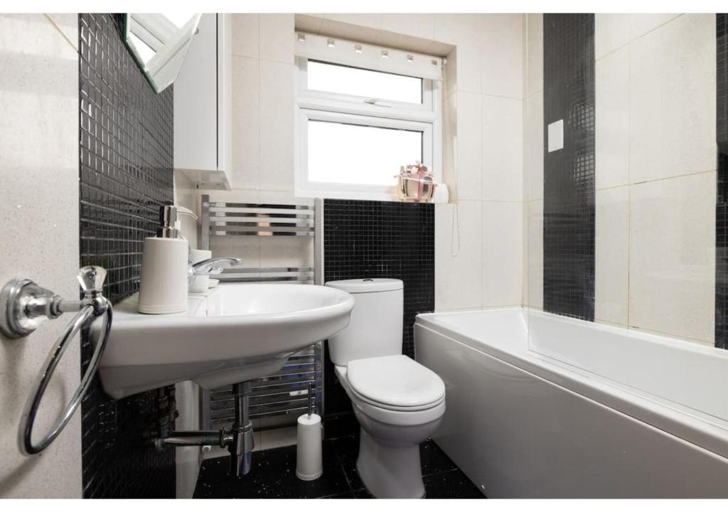 Beautiful Private Room in North London photo