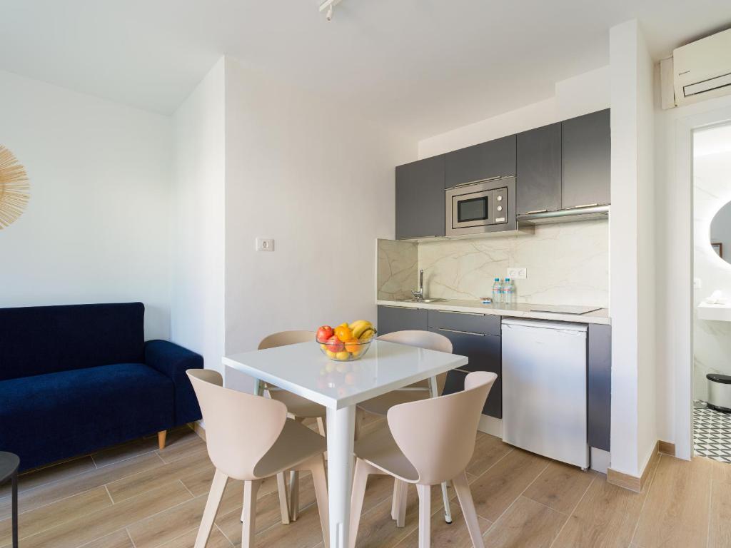 HomeForGuest Moderno Apartamento con piscina en Corralejo - 5
