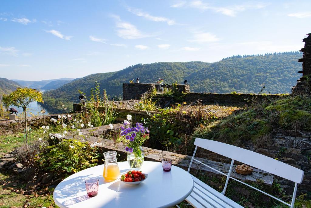 Kutscherhaus auf Burg Coraidelstein photo