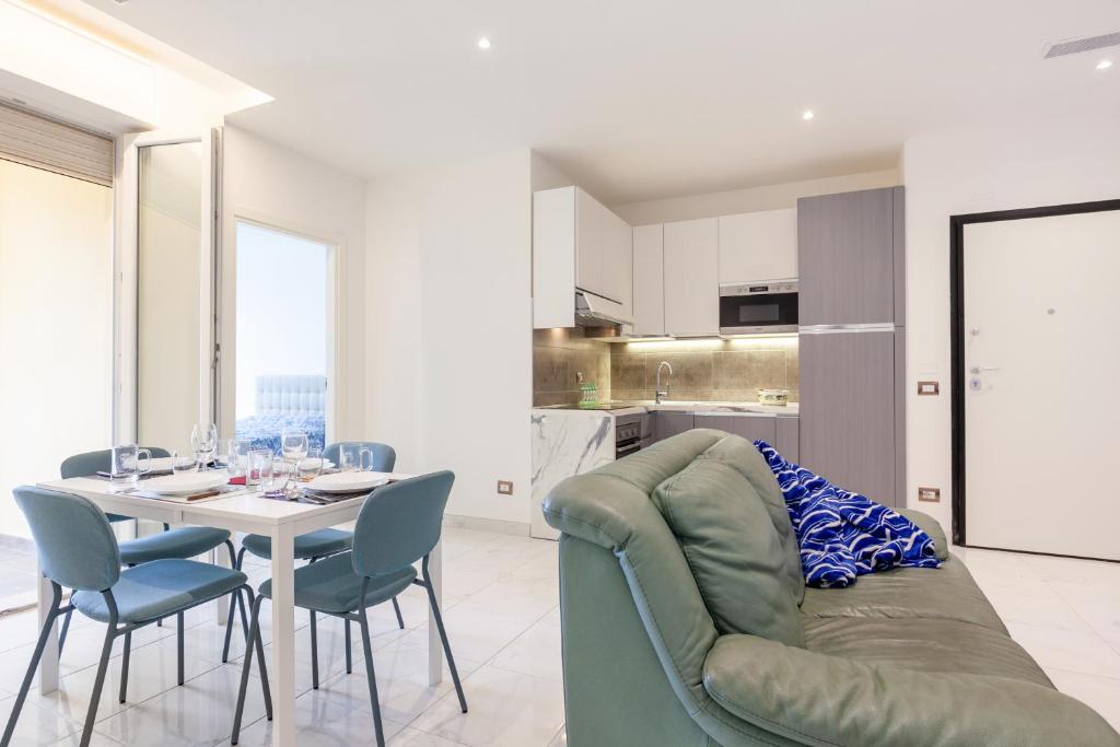 Seaside Flat with Swimming Pool, Private Parking and Beach — Hotel in Tirrenia