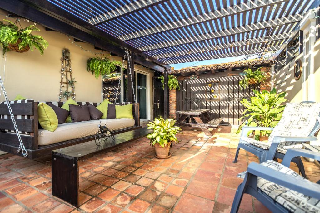 Boroncana 8-E, Palm-Eagle Beach