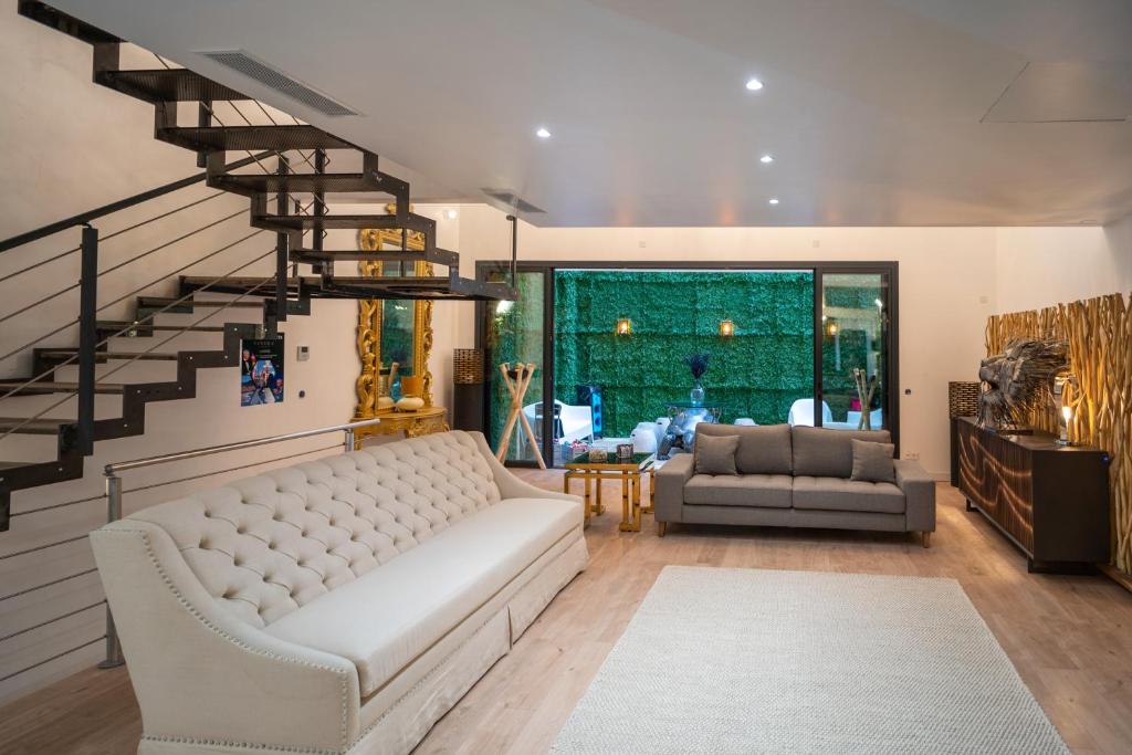 Venue C - Luxurious & Spacious - Mansion - Elevator - Patio - 2