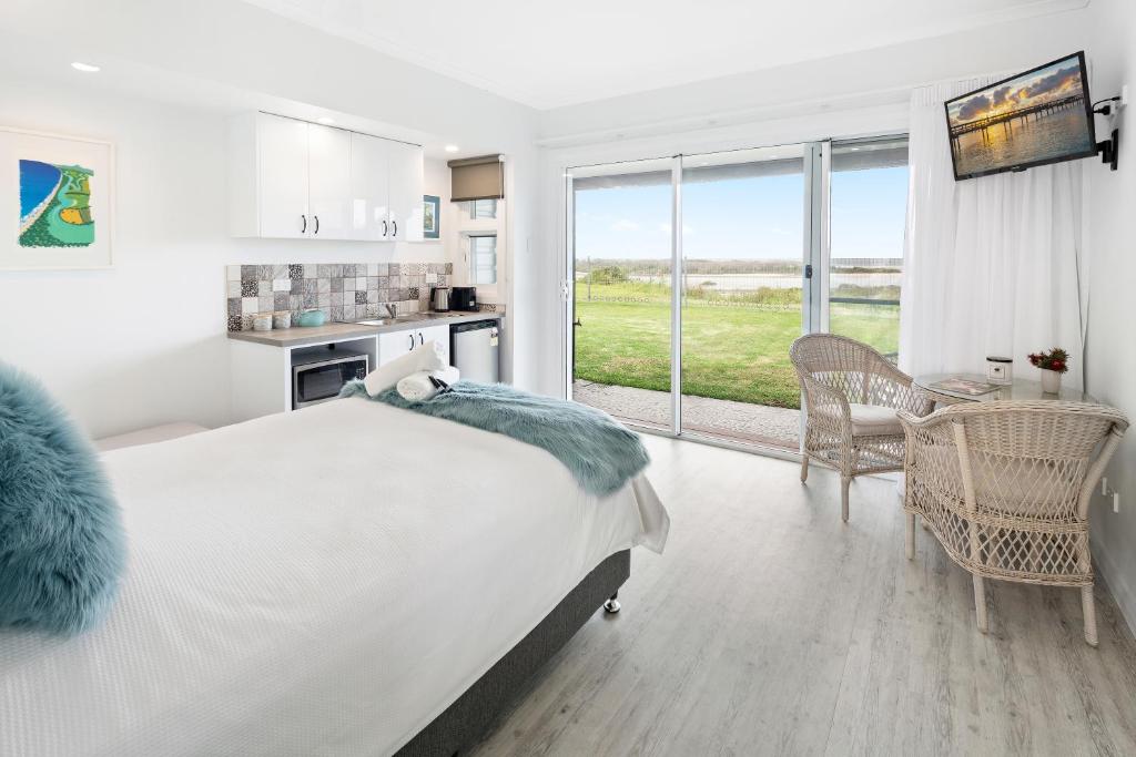 Studio on Morgo over looking the ocean and rivers, Urunga