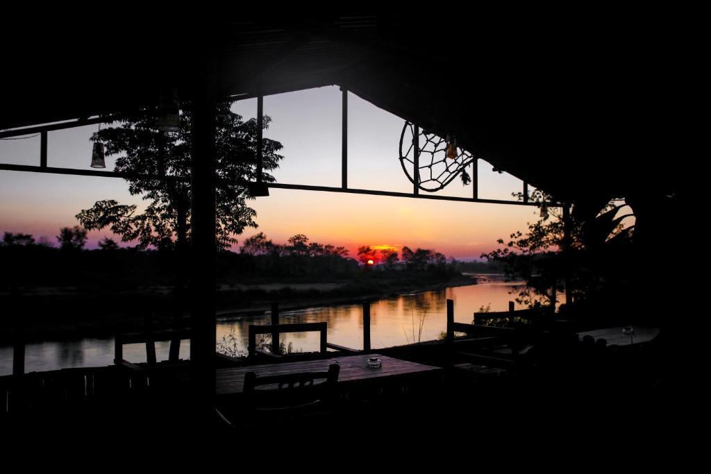 River Park Retreat — Sauraha (2)