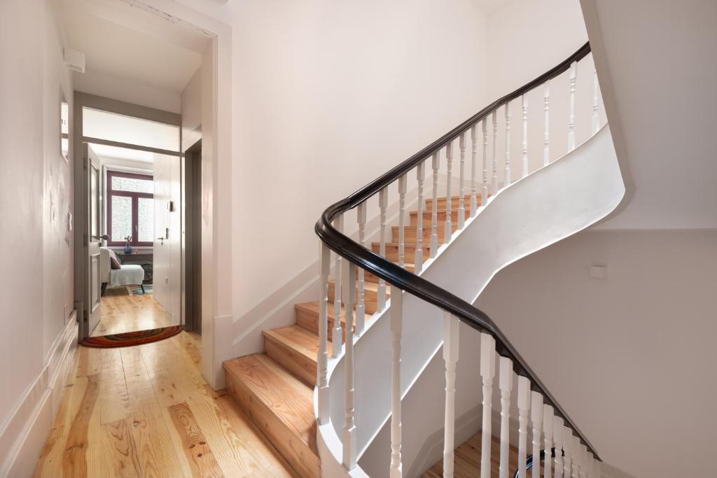 Vibrant flat by Sao Bento w/balcony - Loureiro140 photo