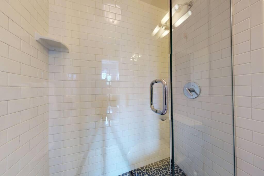 Stylish Downtown Studio in the Boston, C.Ave #34 photo