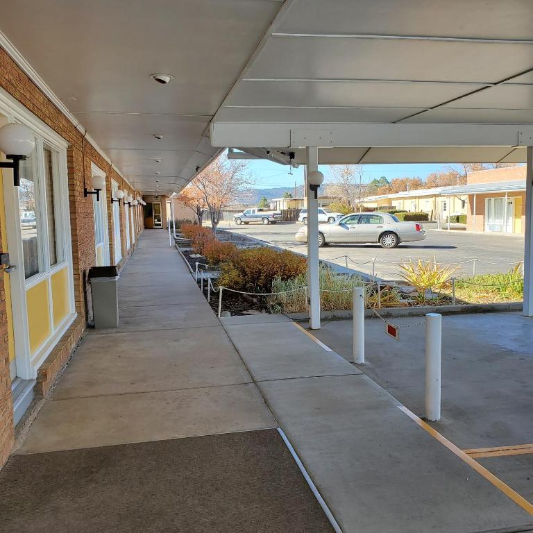 Robin Hood Motel photo