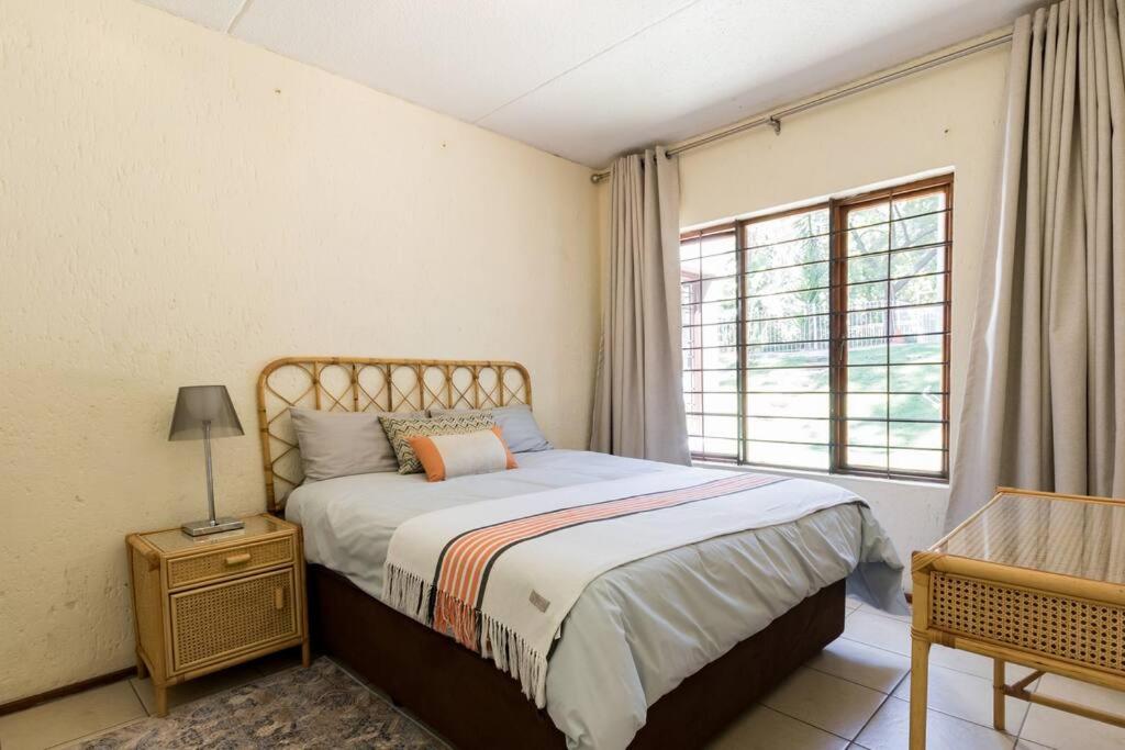 Kami kuKakho: Stunning, secure 2 bed apartment in Bryanston, Sandton photo