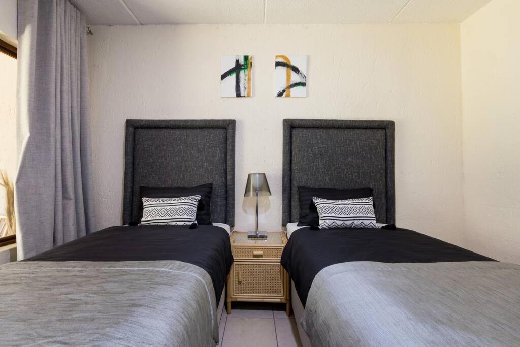 Kami kuKakho: Stunning, secure 2 bed apartment in Bryanston, Sandton photo