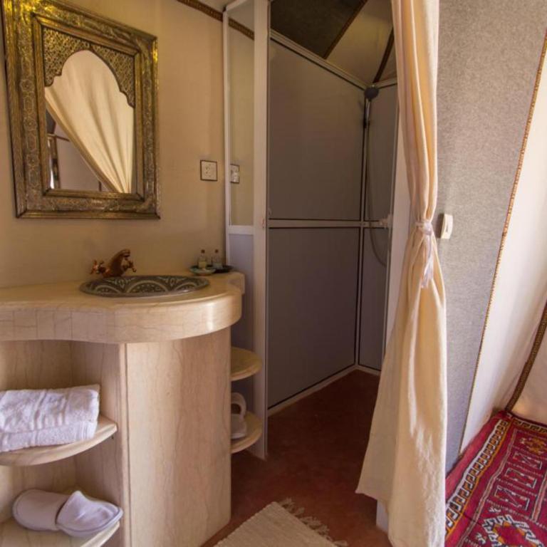 Sahara Tours luxury camp photo