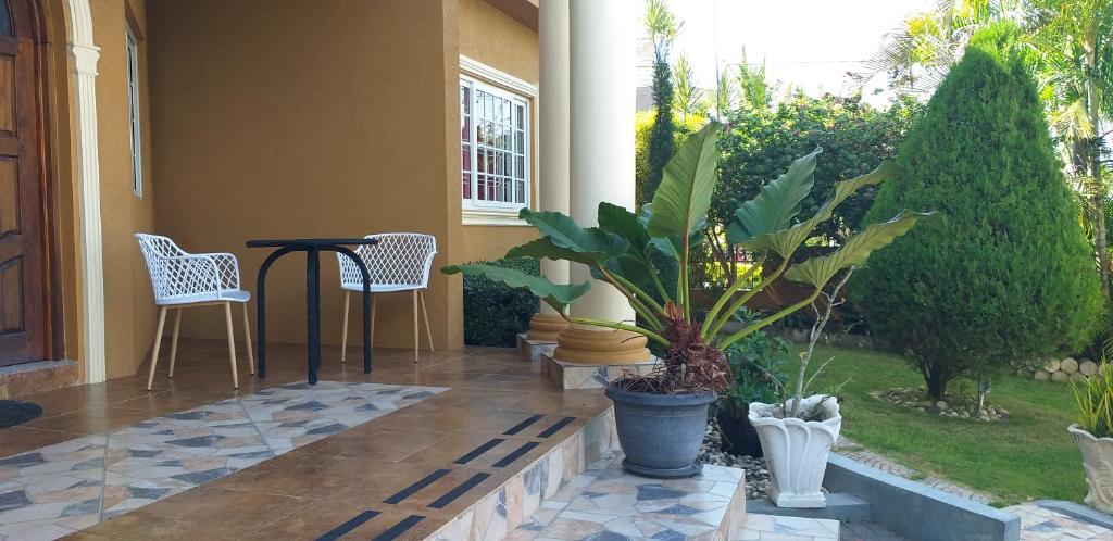 Sunflower Escape Grande (AC / Wifi / Free Beach / Parking) photo