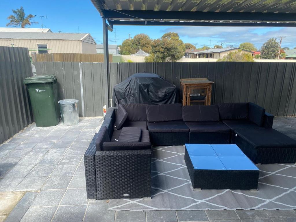 Investigator Beach Breeze Apartments U3 photo