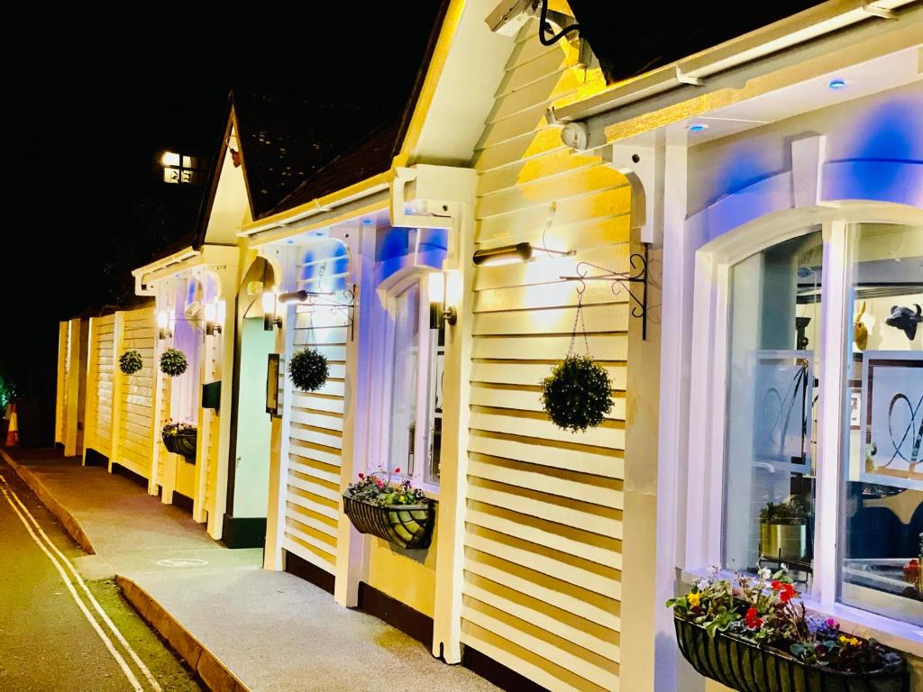 Ashbys Accommodation & Spa hire, Portsmouth