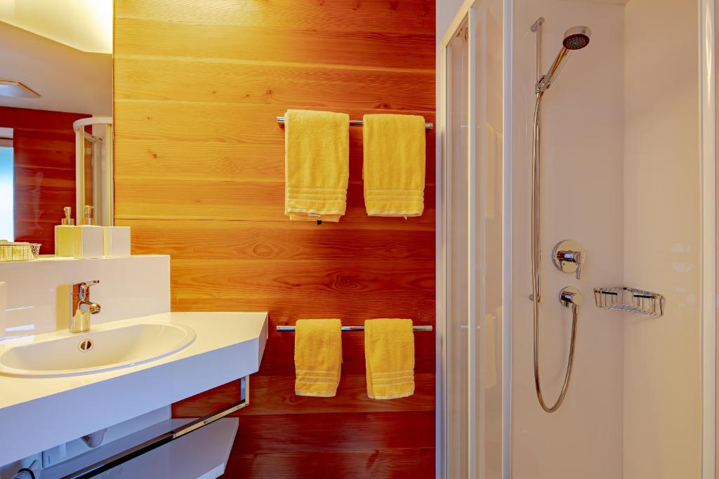 Hotel Vallatscha photo