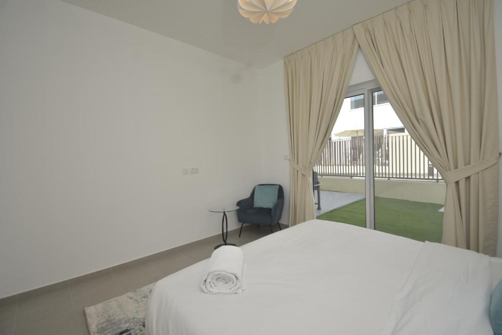 bnbmehomes - Elegant 3 BR - Dubai South - G04 photo