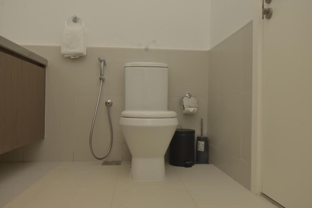 bnbmehomes - Elegant 3 BR - Dubai South - G04 photo