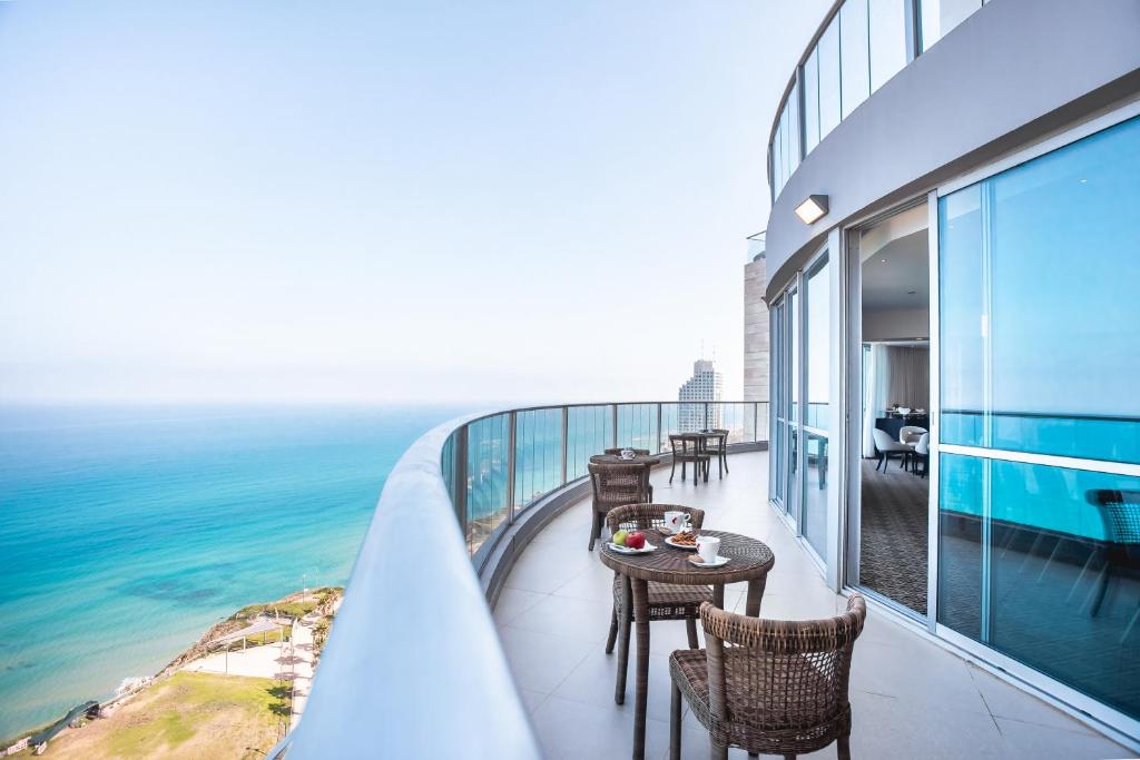 Ramada Hotel & Suites by Wyndham Netanya photo