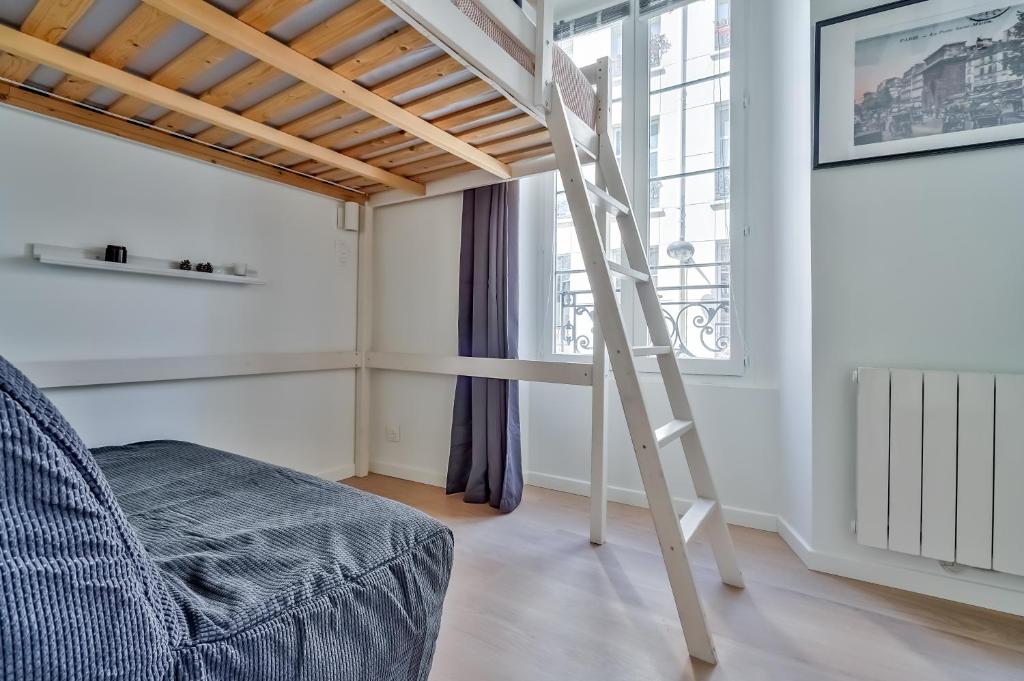 Cute Mezzanine Studio in the Heart of Paris (2M) - 5