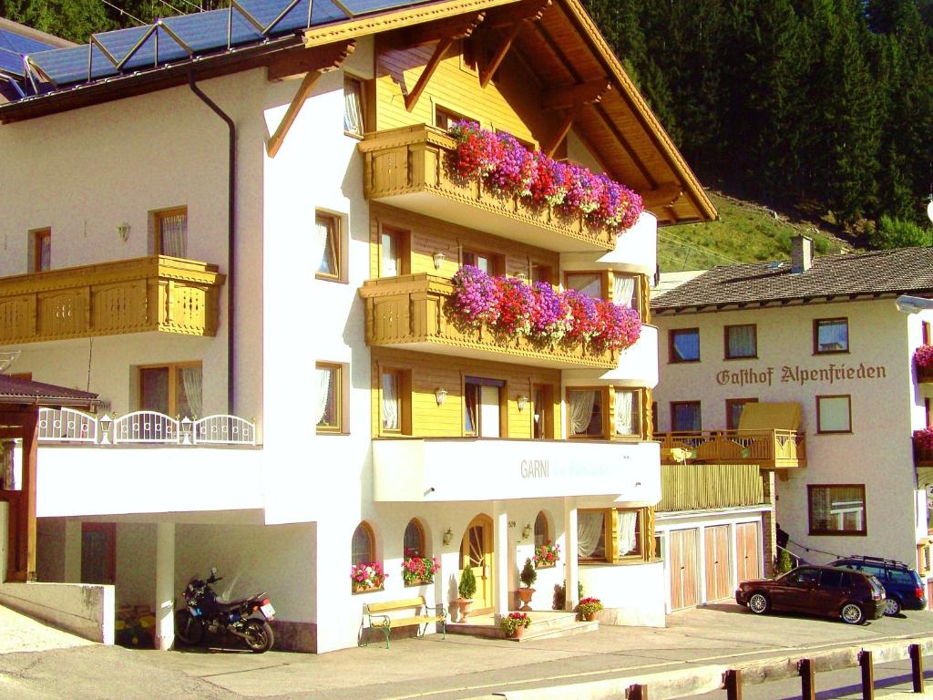 Apart Garni La Fontana — Hotel in Kappl