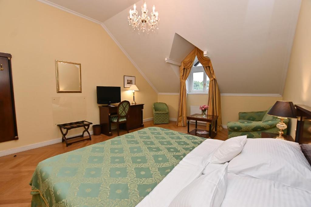 Castle Hotel Grof Degenfeld Superior photo