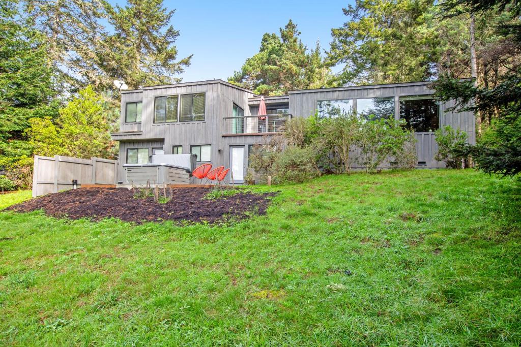 Tree-to-Sea Haven, Valley Crossing