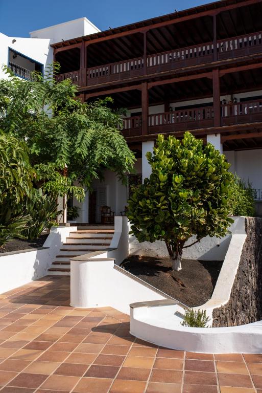 Nazaret Mansion — Hotel building in Costa Teguise, Canary Islands