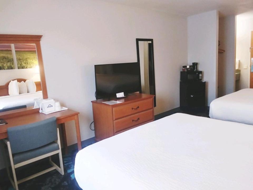 Days Inn by Wyndham Osage Beach Lake of the Ozarks photo