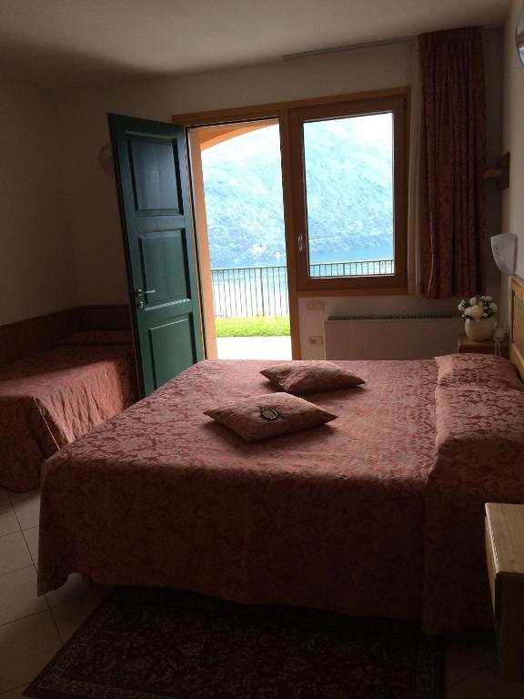 Double Room with Lake View, Albergo Rusall in Tremezzo