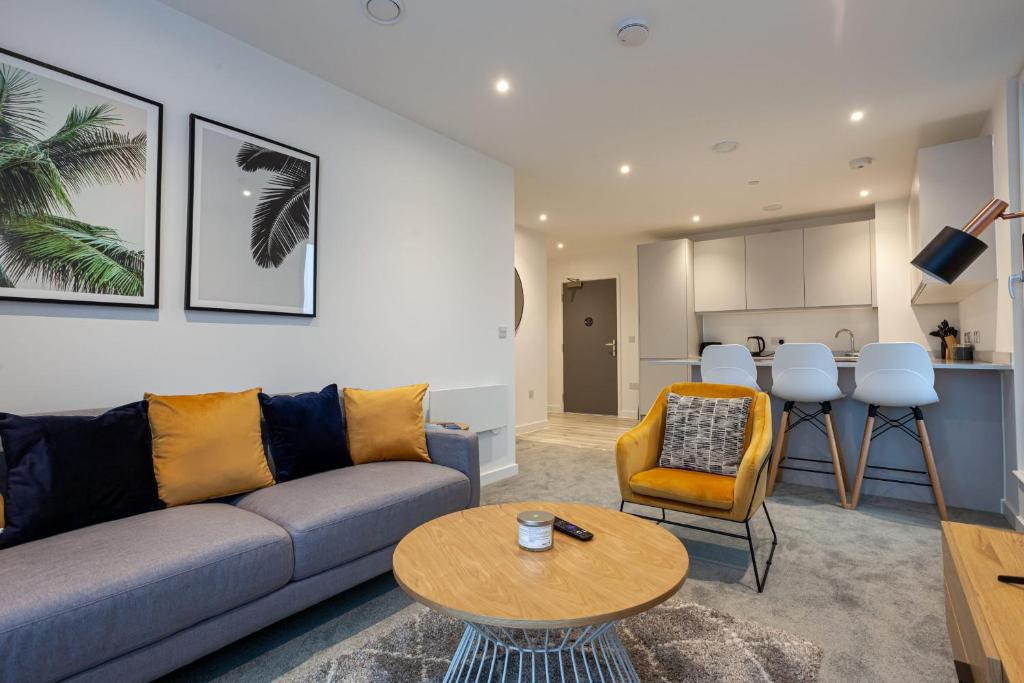 GuestReady - Modern 2BR Flat 6-mins Walk to Old Trafford Stadium