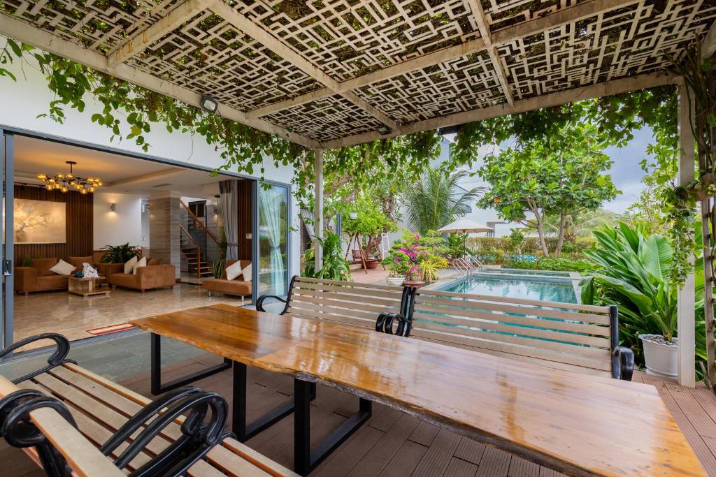 VILLA ARIA RESORT, THE SEA BY 10m,Bien va ho boi rieng