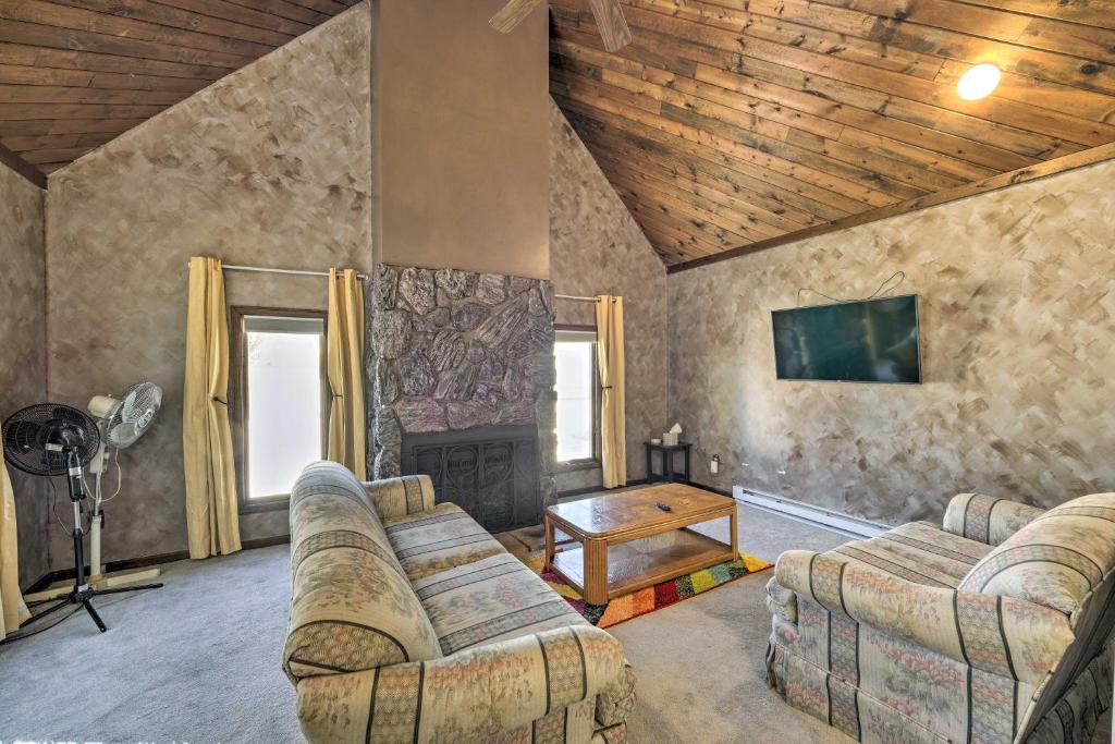 Cozy Home with Porch Less Than 3 Mi to Niagara Falls!