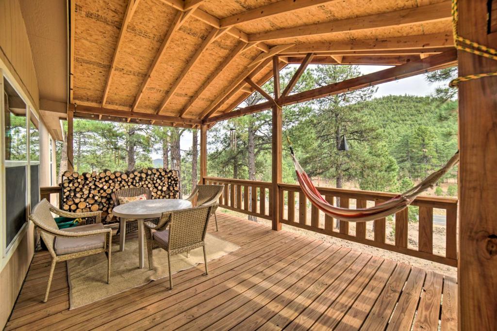 Hilltop Hideout with Peaceful Mountain Views, Cleveland