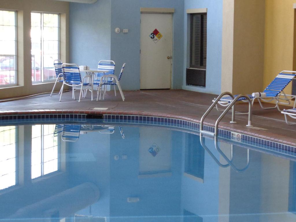 AmericInn by Wyndham Johnston Des Moines photo