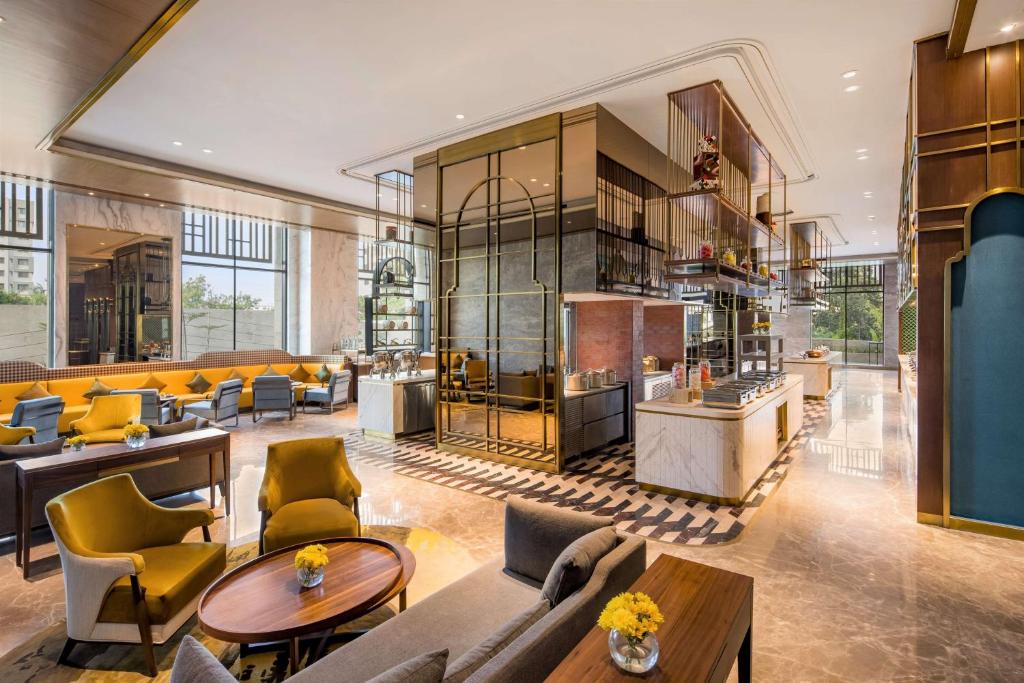 2. 래디슨 블루 호..