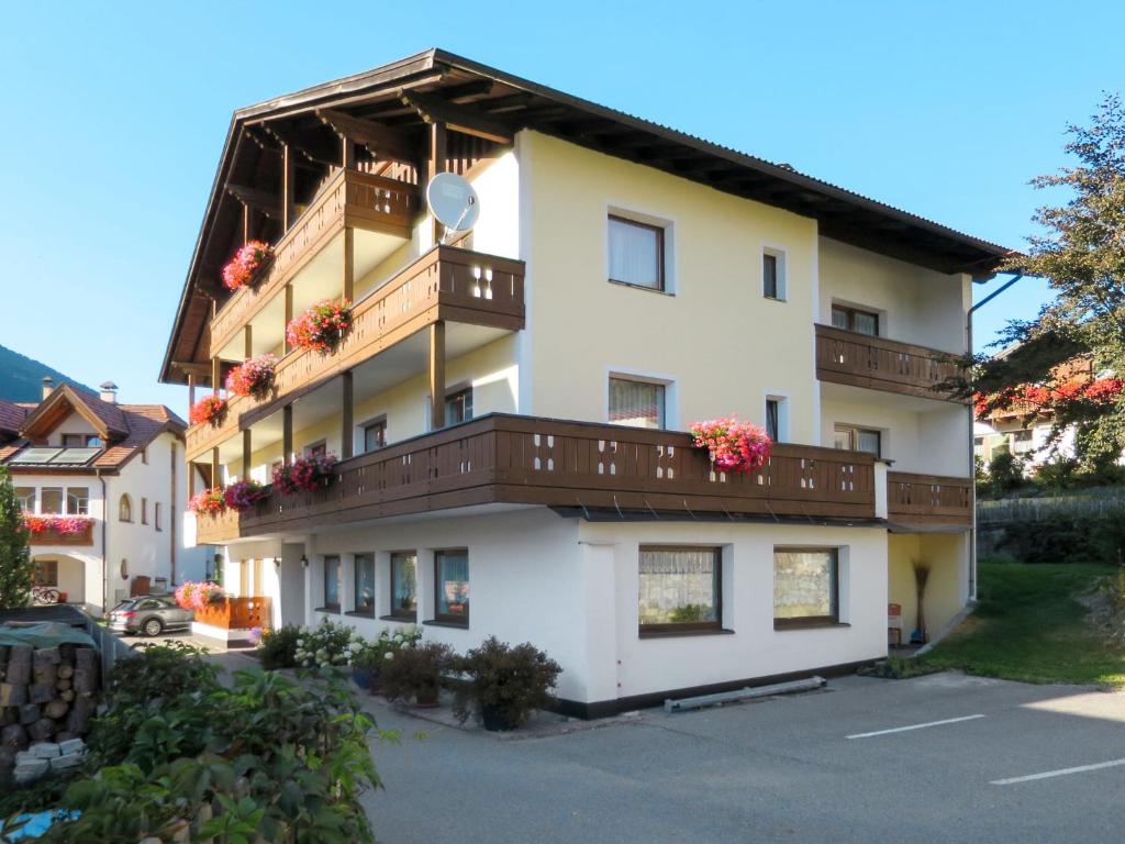 Apartment Haupthaus Schönblick by Interhome