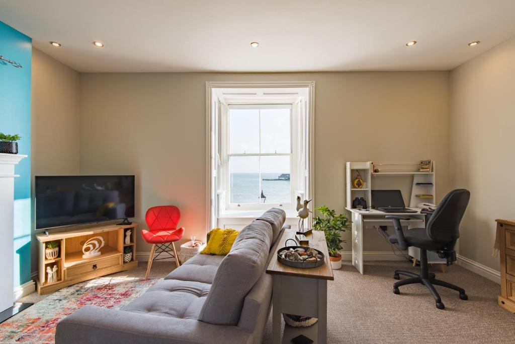 Pier View - beautiful sea view apartment in Deal, Kent